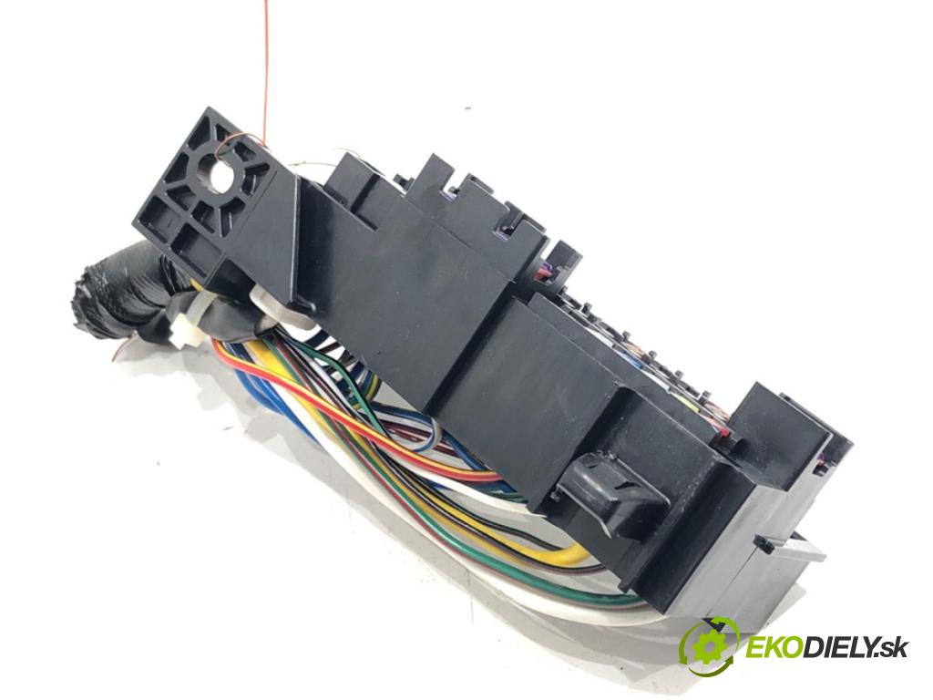 MAZDA CX-5 (KE, GH) 2011 - 2017    2.2 D (KE2FW) 129 kW [175 KM] olej napędowy 2012 - 2017  skříňka poistková  (Pojistkové skříňky)