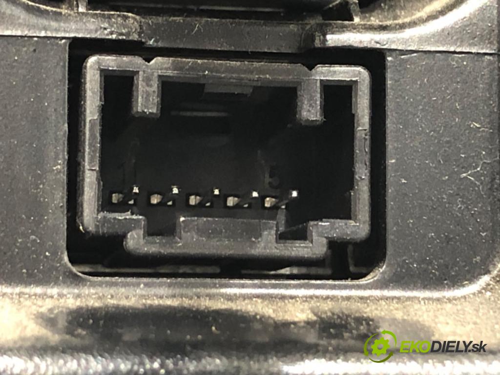 MAZDA CX-5 (KE, GH) 2011 - 2017    2.2 D (KE2FW) 129 kW [175 KM] olej napędowy 2012 - 2017  zpětné zrcátko vnitřní  (Světla vnitřní)