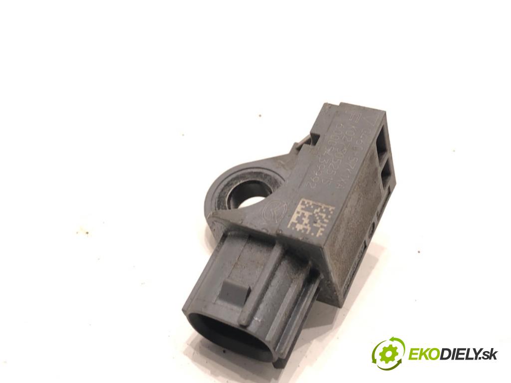 MAZDA CX-5 (KE, GH) 2011 - 2017    2.2 D (KE2FW) 129 kW [175 KM] olej napędowy 2012 - 2017  Snímač nárazu G46C-57K1XA (Snímač nárazu)