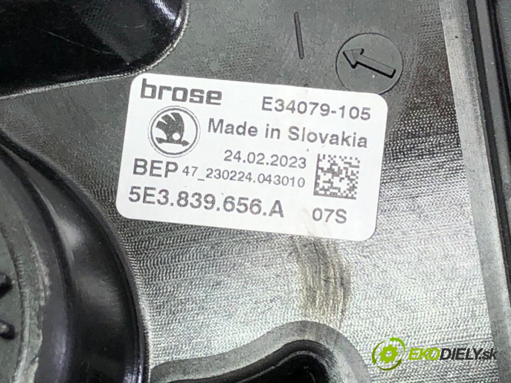 SKODA OCTAVIA IV (NX3, NN3) 2020 - 2022    2.0 TDI 110 kW [150 KM] olej napędowy 2020 - 2022  mechanismus okna pravý zadní část 5E3839656A