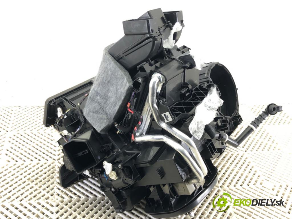 SKODA OCTAVIA IV (NX3, NN3) 2020 - 2022    2.0 TDI 110 kW [150 KM] olej napędowy 2020 - 2022  topné těleso radiátor topení komplet KOMBAJN 5WB816005A (Radiátory topení)