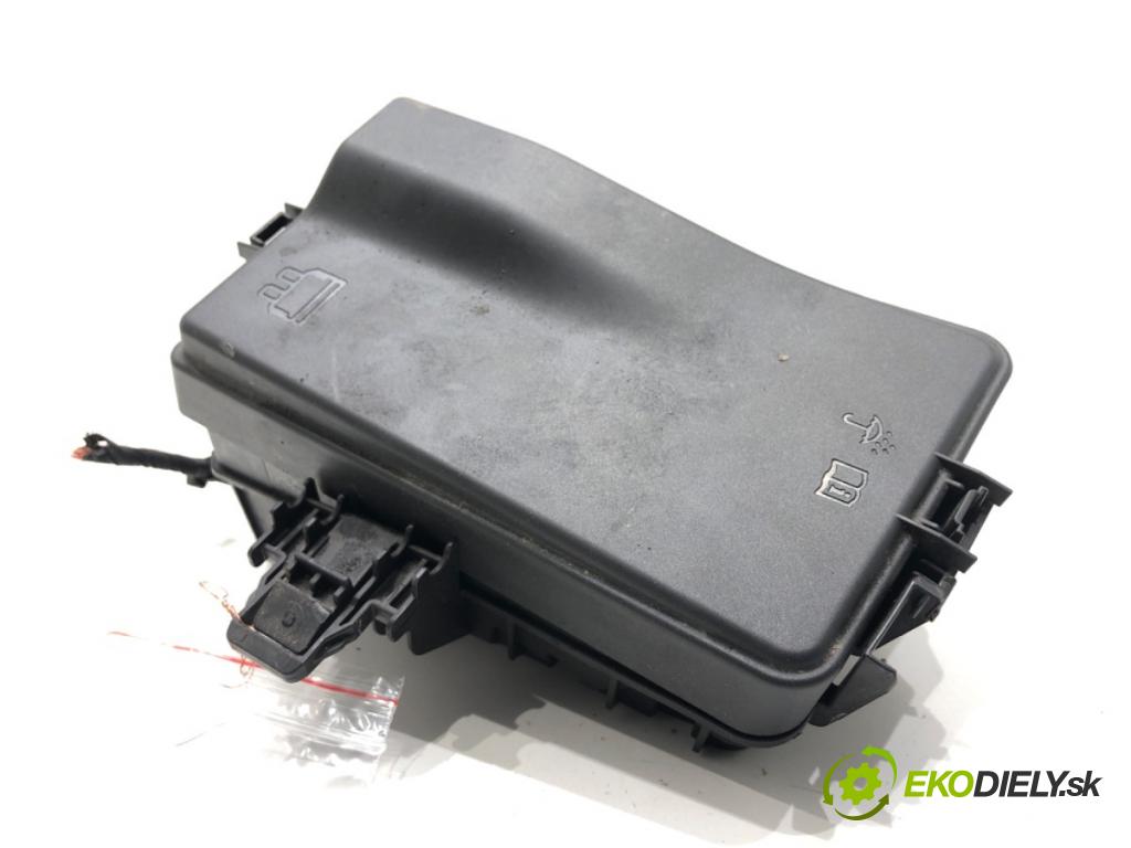 SKODA OCTAVIA IV (NX3, NN3) 2020 - 2022    2.0 TDI 110 kW [150 KM] olej napędowy 2020 - 2022  skříňka poistková 5WA907361A (Pojistkové skříňky)