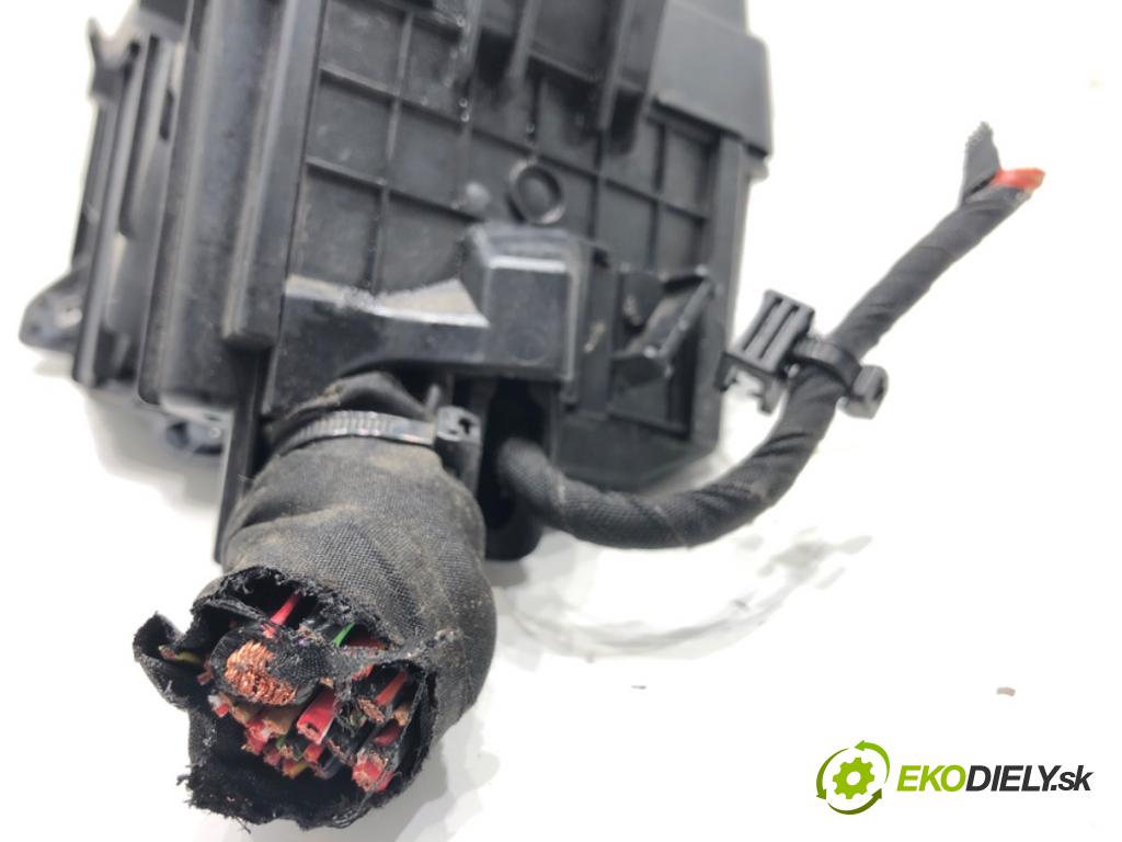 SKODA OCTAVIA IV (NX3, NN3) 2020 - 2022    2.0 TDI 110 kW [150 KM] olej napędowy 2020 - 2022  skříňka poistková 5WA907361A (Pojistkové skříňky)