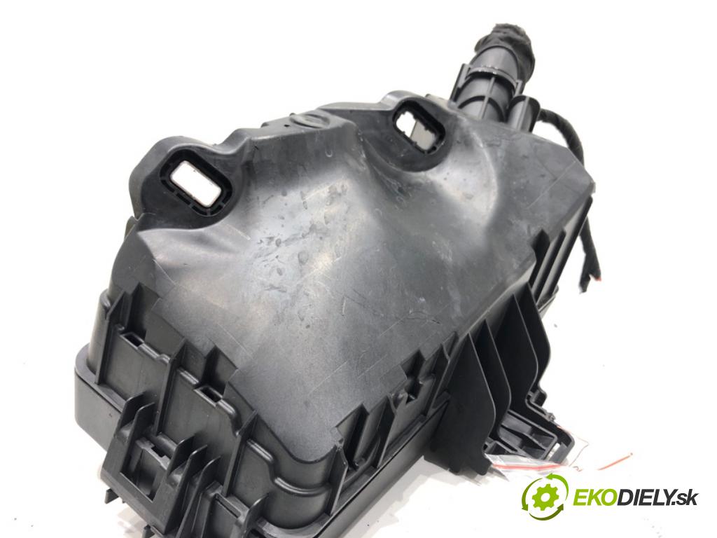 SKODA OCTAVIA IV (NX3, NN3) 2020 - 2022    2.0 TDI 110 kW [150 KM] olej napędowy 2020 - 2022  skříňka poistková 5WA907361A (Pojistkové skříňky)