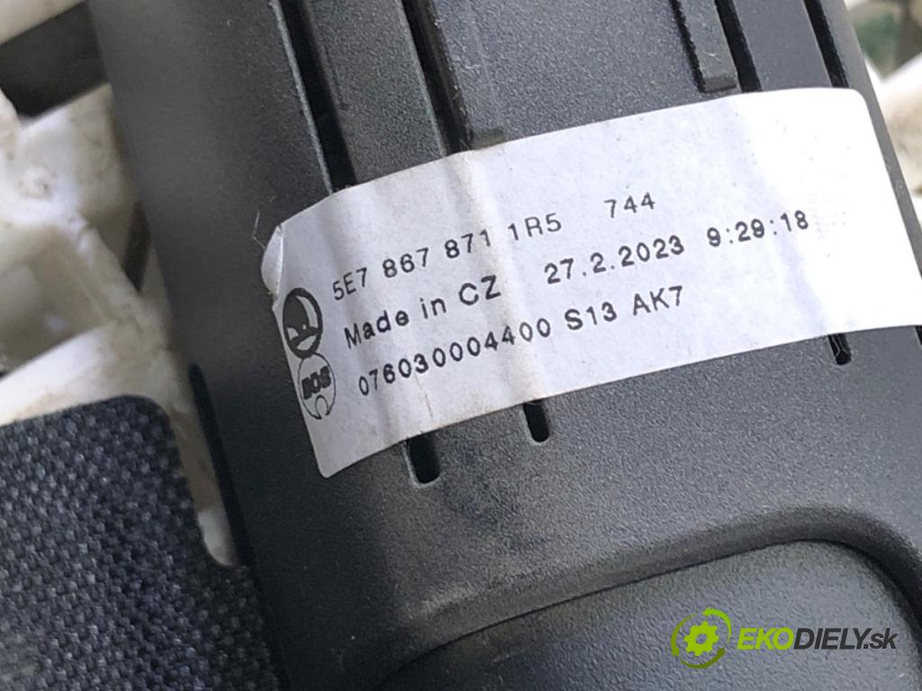 SKODA OCTAVIA IV (NX3, NN3) 2020 - 2022    2.0 TDI 110 kW [150 KM] olej napędowy 2020 - 2022  Roleta kufra 5E7867871