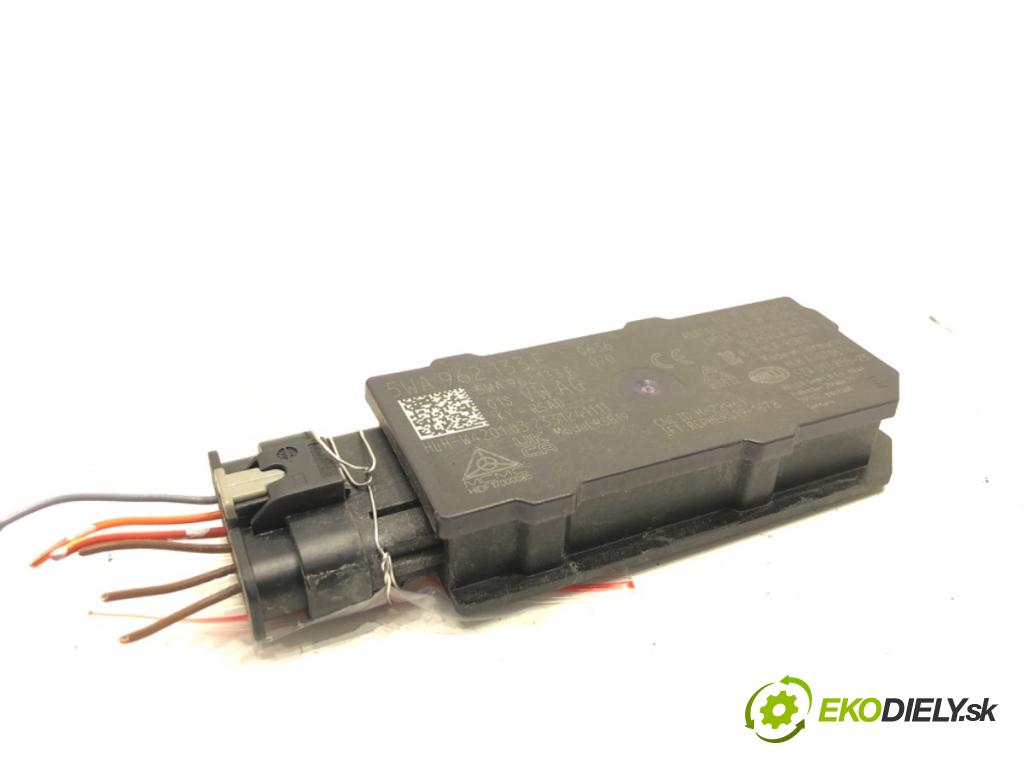 SKODA OCTAVIA IV (NX3, NN3) 2020 - 2022    2.0 TDI 110 kW [150 KM] olej napędowy 2020 - 2022  Zosilňovač Antenní: 5WA962133F (Zosilňovač)