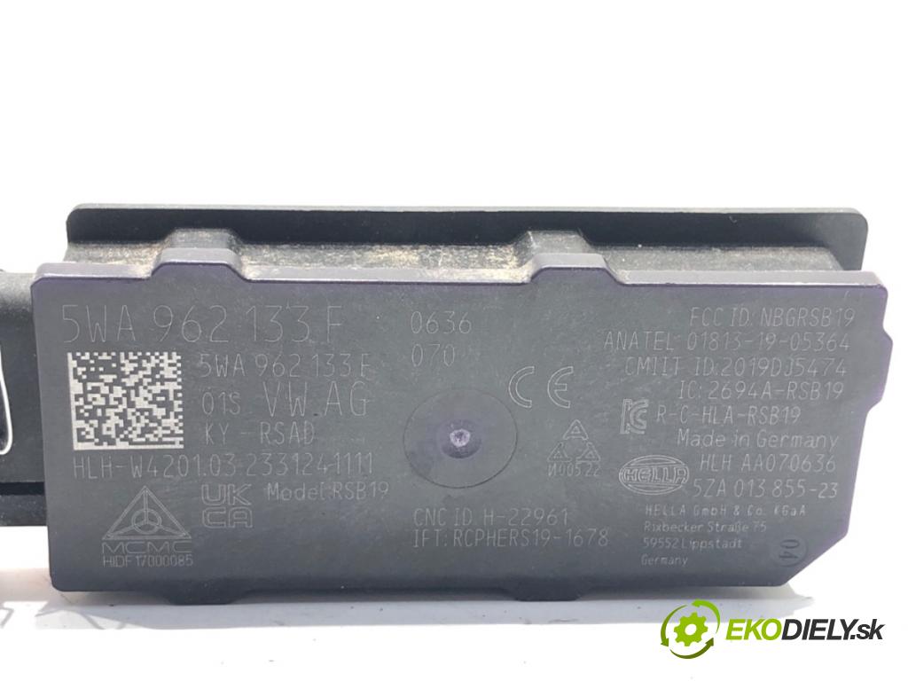 SKODA OCTAVIA IV (NX3, NN3) 2020 - 2022    2.0 TDI 110 kW [150 KM] olej napędowy 2020 - 2022  Zosilňovač Antenní: 5WA962133F (Zosilňovač)