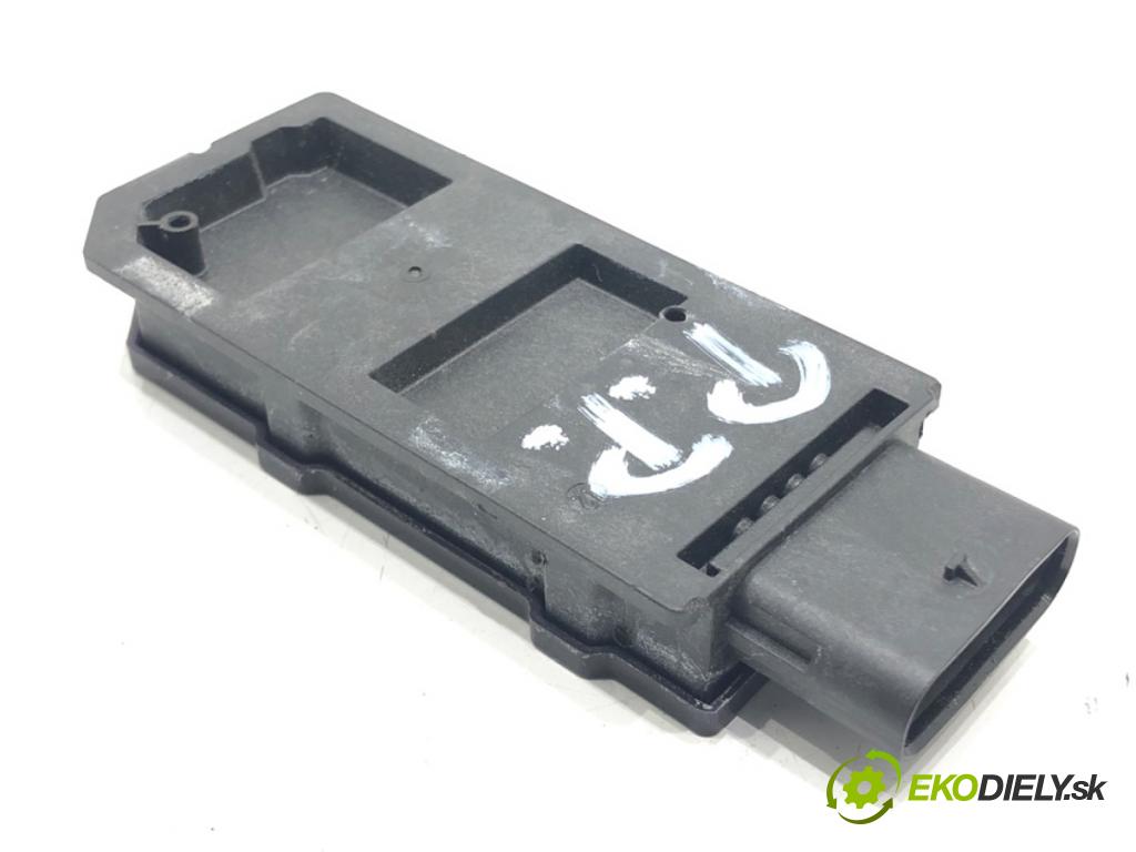 SKODA OCTAVIA IV (NX3, NN3) 2020 - 2022    2.0 TDI 110 kW [150 KM] olej napędowy 2020 - 2022  Zosilňovač 5WA962133F (Zosilňovač)