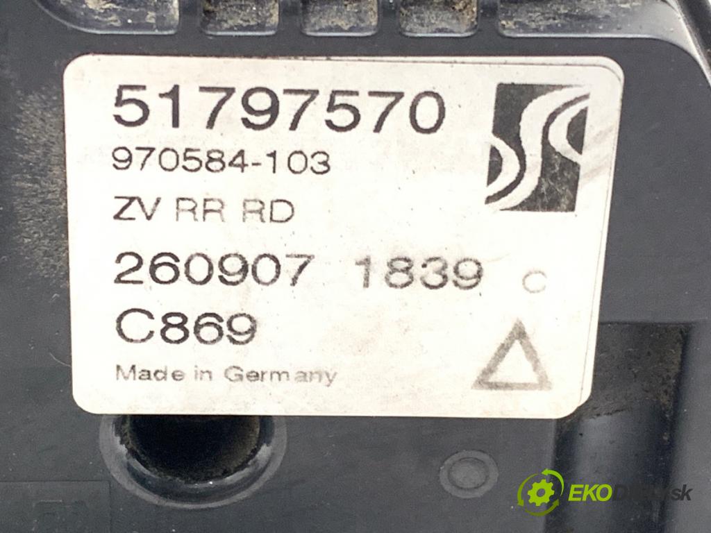 FIAT GRANDE PUNTO (199_) 2005 - 2022    1.4 (199AXB11, 199AXB1A, 199BXB1A, 199AXL1A) 57 kW [77 KM] benzyna 2005 - 2015  zámok dveře pravý zadní část 51797570