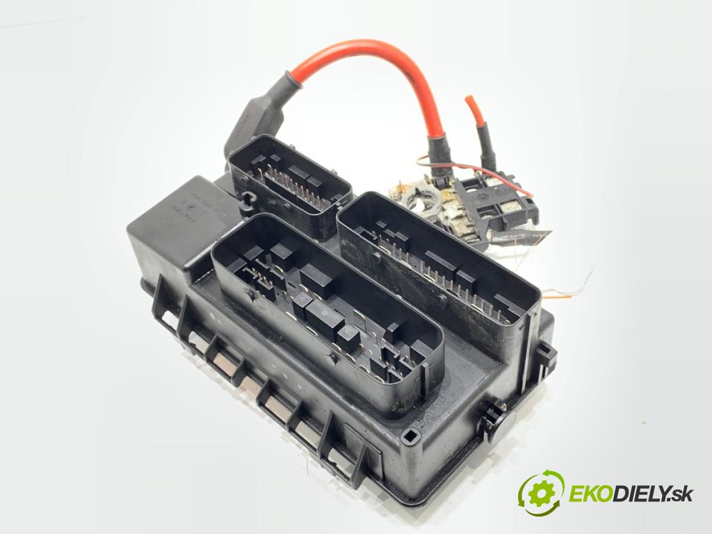 FIAT GRANDE PUNTO (199_) 2005 - 2022    1.4 (199AXB11, 199AXB1A, 199BXB1A, 199AXL1A) 57 kW [77 KM] benzyna 2005 - 2015  skříňka poistková 51736451 (Pojistkové skříňky)