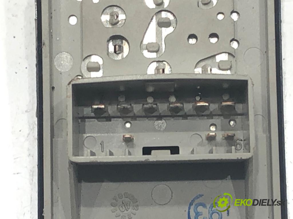 FIAT GRANDE PUNTO (199_) 2005 - 2022    1.4 (199AXB11, 199AXB1A, 199BXB1A, 199AXL1A) 57 kW [77 KM] benzyna 2005 - 2015  Prepínač okien  (Prepínač/spínač/tlačidlo a ovládač kúrenia)