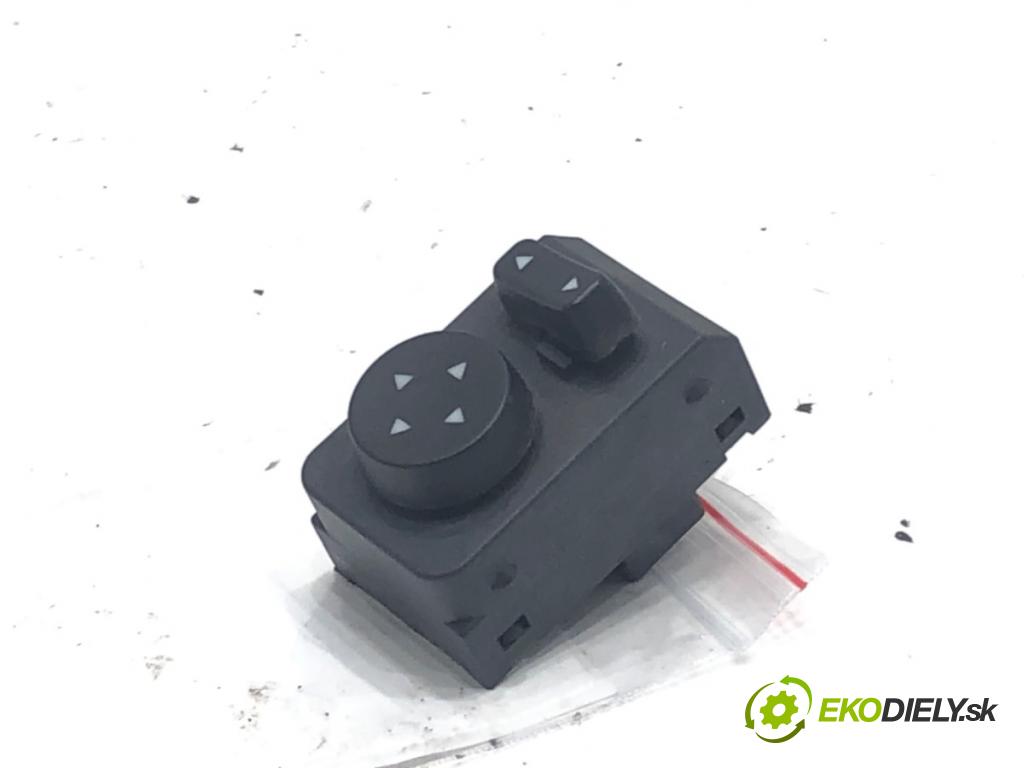 FIAT GRANDE PUNTO (199_) 2005 - 2022    1.4 (199AXB11, 199AXB1A, 199BXB1A, 199AXL1A) 57 kW [77 KM] benzyna 2005 - 2015  Prepínač nastavenia spätných zrkadiel  (Prepínač/spínač/tlačidlo a ovládač kúrenia)
