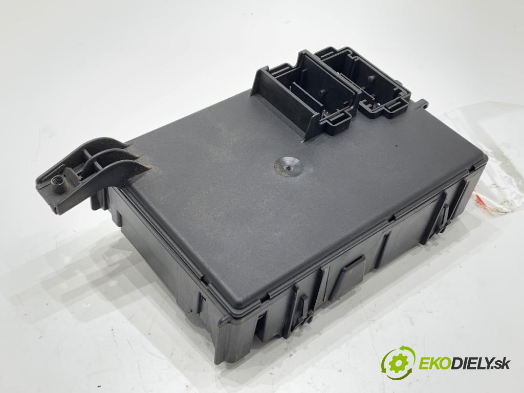 FIAT GRANDE PUNTO (199_) 2005 - 2022    1.4 (199AXB11, 199AXB1A, 199BXB1A, 199AXL1A) 57 kW [77 KM] benzyna 2005 - 2015  modul BSI 00517986150 (Pojistkové skříňky)