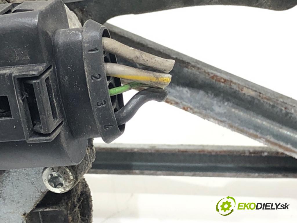 FIAT GRANDE PUNTO (199_) 2005 - 2022    1.4 (199AXB11, 199AXB1A, 199BXB1A, 199AXL1A) 57 kW [77 KM] benzyna 2005 - 2015  Mechanizmus stieračov predný 404978 (Motorček stieračov predné)