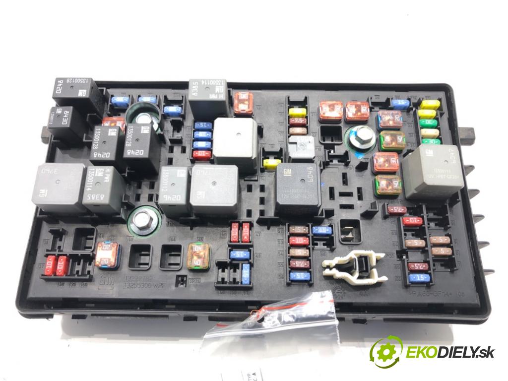 CHEVROLET ORLANDO (J309) 2010 - 2022    1.8 104 kW [141 KM] benzyna 2011 - 2022  modul BSI 13222782 (Pojistkové skříňky)