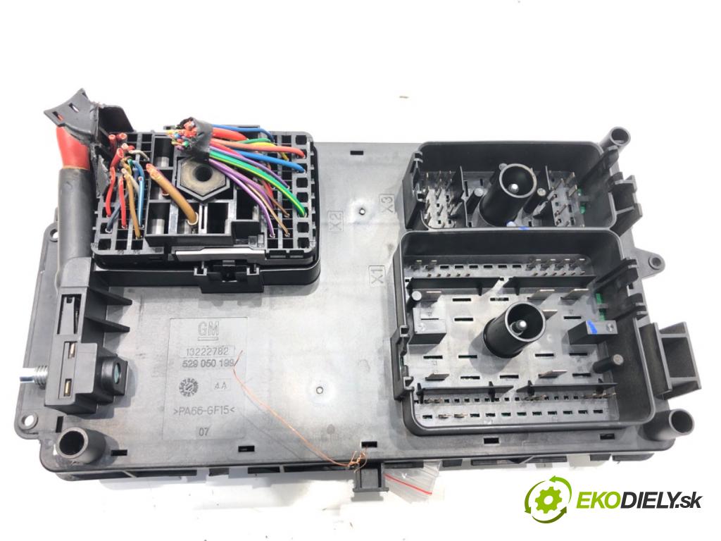 CHEVROLET ORLANDO (J309) 2010 - 2022    1.8 104 kW [141 KM] benzyna 2011 - 2022  modul BSI 13222782 (Pojistkové skříňky)
