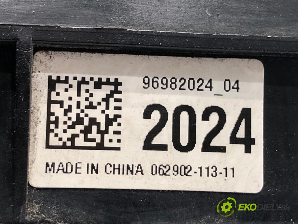 CHEVROLET ORLANDO (J309) 2010 - 2022    1.8 104 kW [141 KM] benzyna 2011 - 2022  modul BSI 13222782 (Pojistkové skříňky)