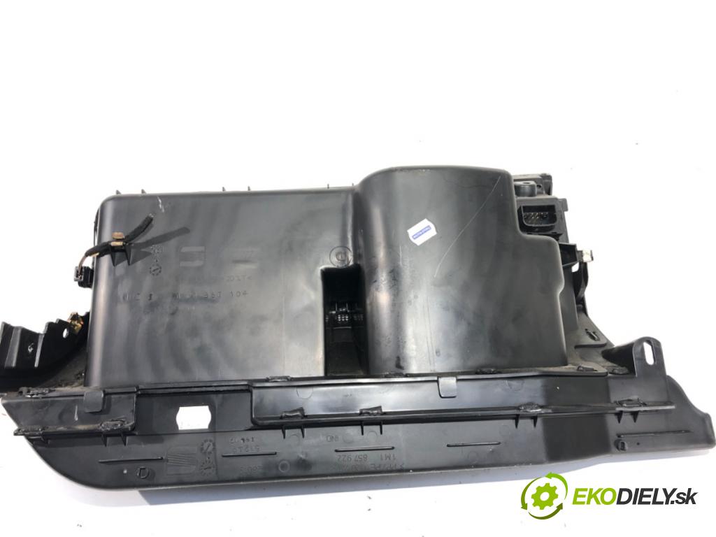 SEAT TOLEDO II (1M2) 1998 - 2006    1.9 TDI 96 kW [130 KM] olej napędowy 2003 - 2006  Priehradka, kastlík spolujazdca  (Priehradka, kastlík)