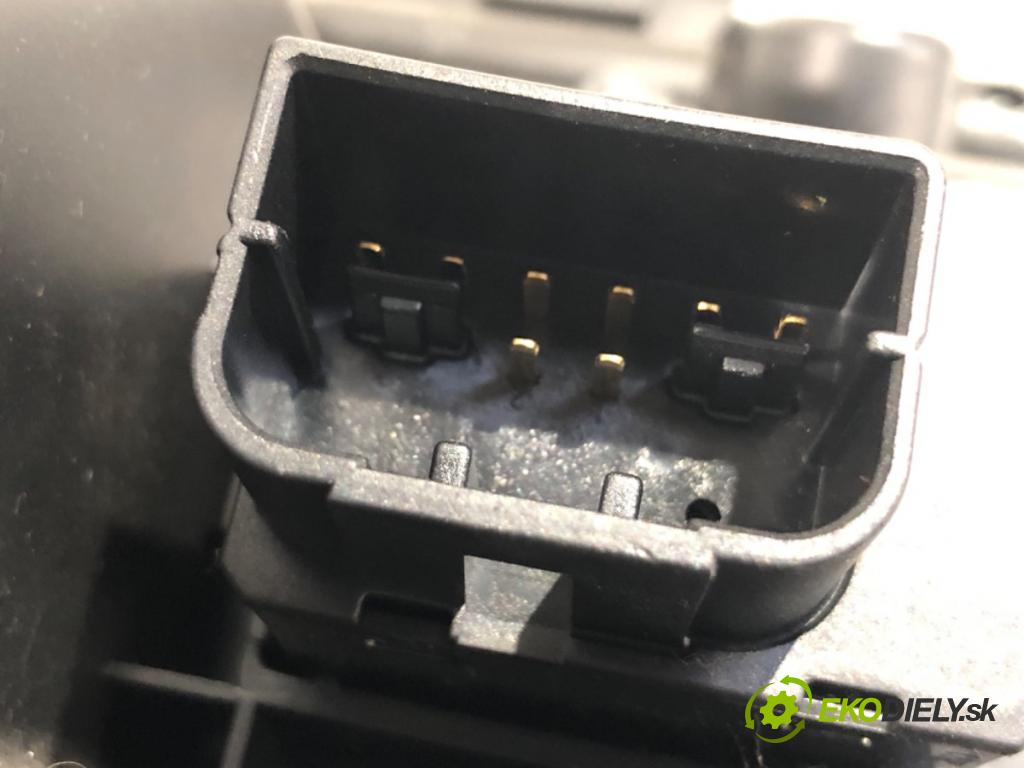 SEAT TOLEDO II (1M2) 1998 - 2006    1.9 TDI 96 kW [130 KM] olej napędowy 2003 - 2006  Priehradka, kastlík spolujazdca  (Priehradka, kastlík)