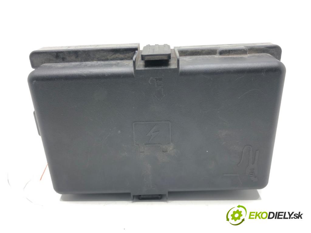 CHRYSLER PACIFICA 2016 - 2022    3.6 214 kW [291 KM] benzyna 2016 - 2022  skříňka poistková 68338722AA (Pojistkové skříňky)