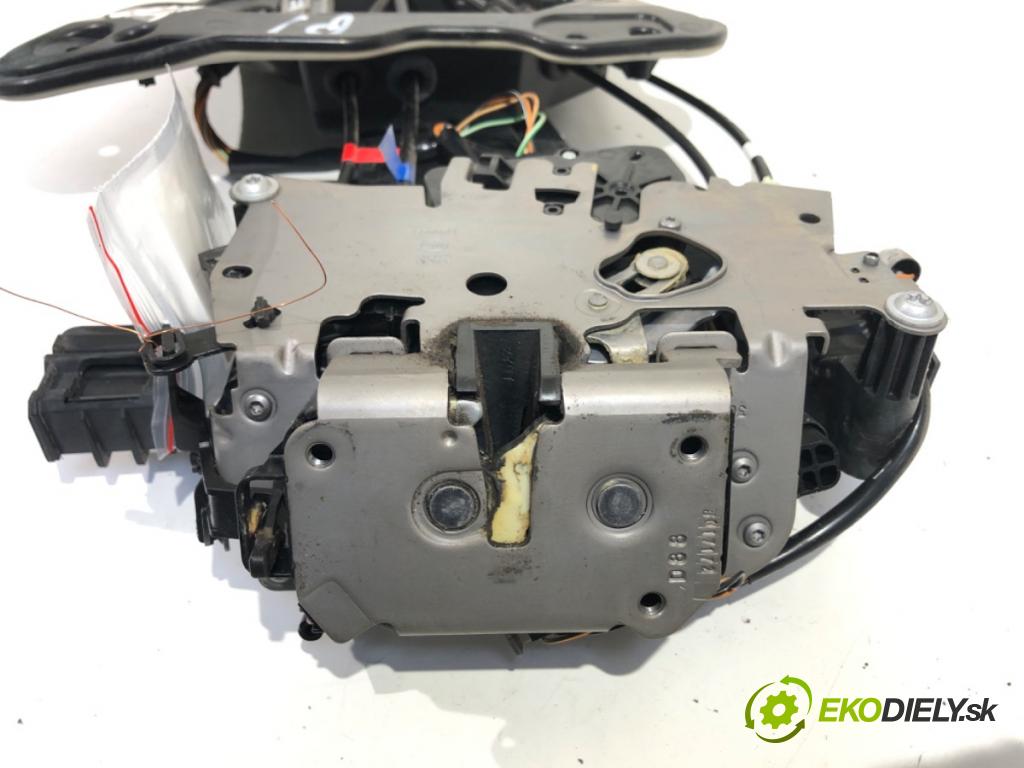 CHRYSLER PACIFICA 2016 - 2022    3.6 214 kW [291 KM] benzyna 2016 - 2022  zámok dveře pravý zadní část 68234564AF