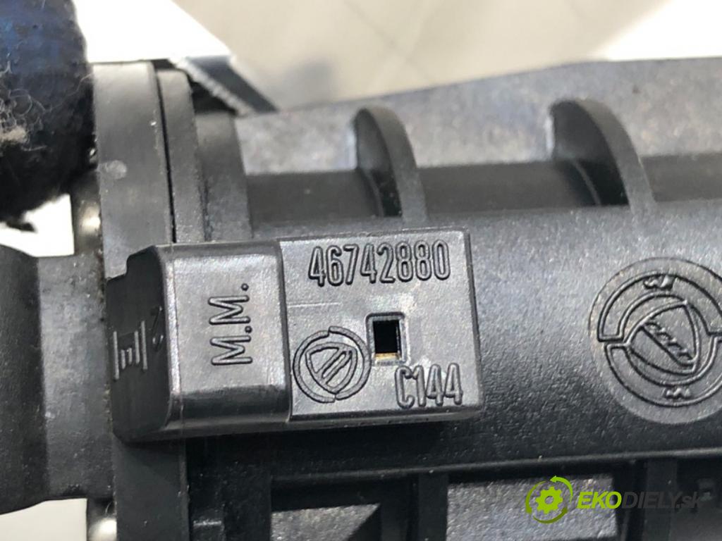 ALFA ROMEO GT (937_) 2003 - 2010    1.9 JTD (937CXN1B) 110 kW [150 KM] olej napędowy 2003 - 2010  spinačka 46742880 (Spínacia skrinka)