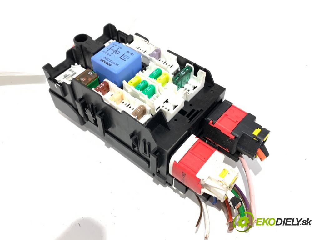 PEUGEOT 308 II (LB_, LP_, LW_, LH_, L3_) 2013 - 2021    1.6 THP 125 92 kW [125 KM] benzyna 2013 - 2021  skříňka poistková 9665492680 (Pojistkové skříňky)