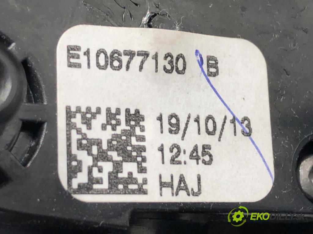 PEUGEOT 308 II (LB_, LP_, LW_, LH_, L3_) 2013 - 2021    1.6 THP 125 92 kW [125 KM] benzyna 2013 - 2021  Prepínač kombinovaný 98072733ZD (Prepínač/spínač/tlačidlo a ovládač kúrenia)