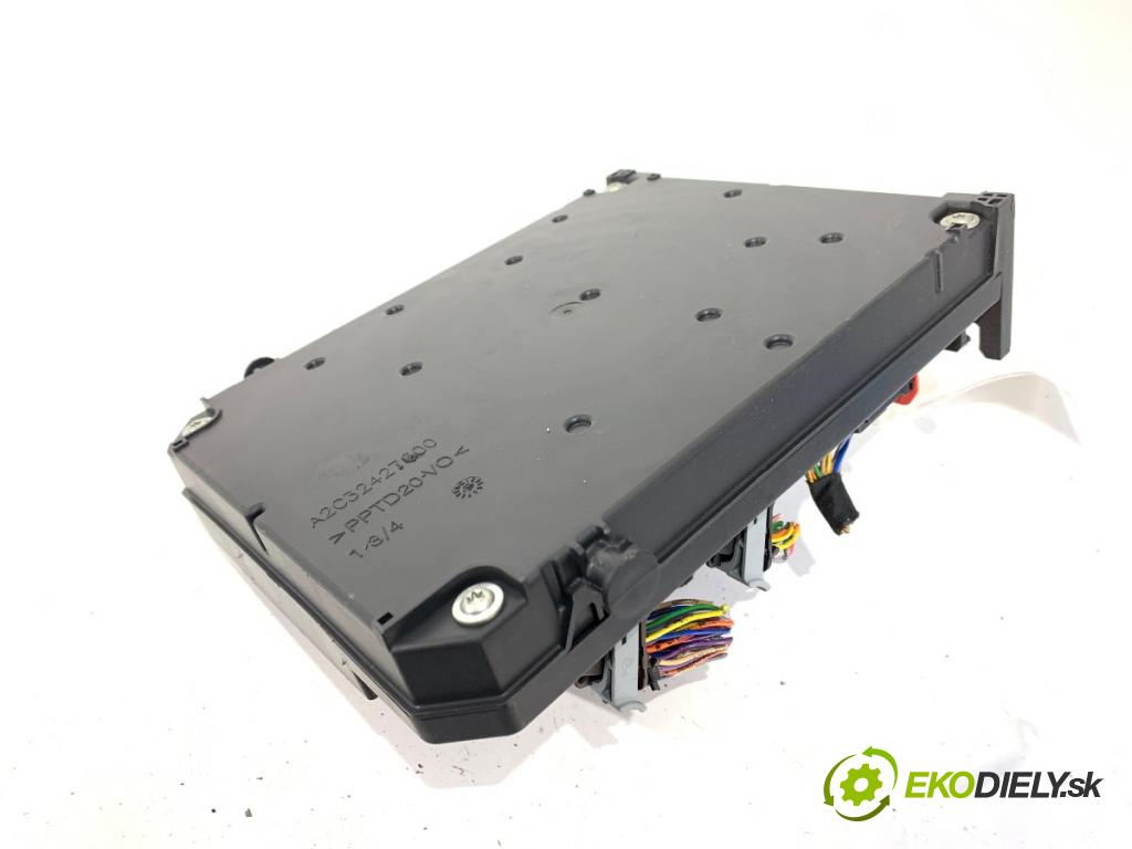 PEUGEOT 308 II (LB_, LP_, LW_, LH_, L3_) 2013 - 2021    1.6 THP 125 92 kW [125 KM] benzyna 2013 - 2021  modul BSI 9806687880 (Pojistkové skříňky)