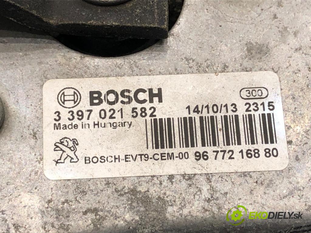PEUGEOT 308 II (LB_, LP_, LW_, LH_, L3_) 2013 - 2021    1.6 THP 125 92 kW [125 KM] benzyna 2013 - 2021  Mechanizmus stieračov predný 9677216880 (Motorček stieračov predné)