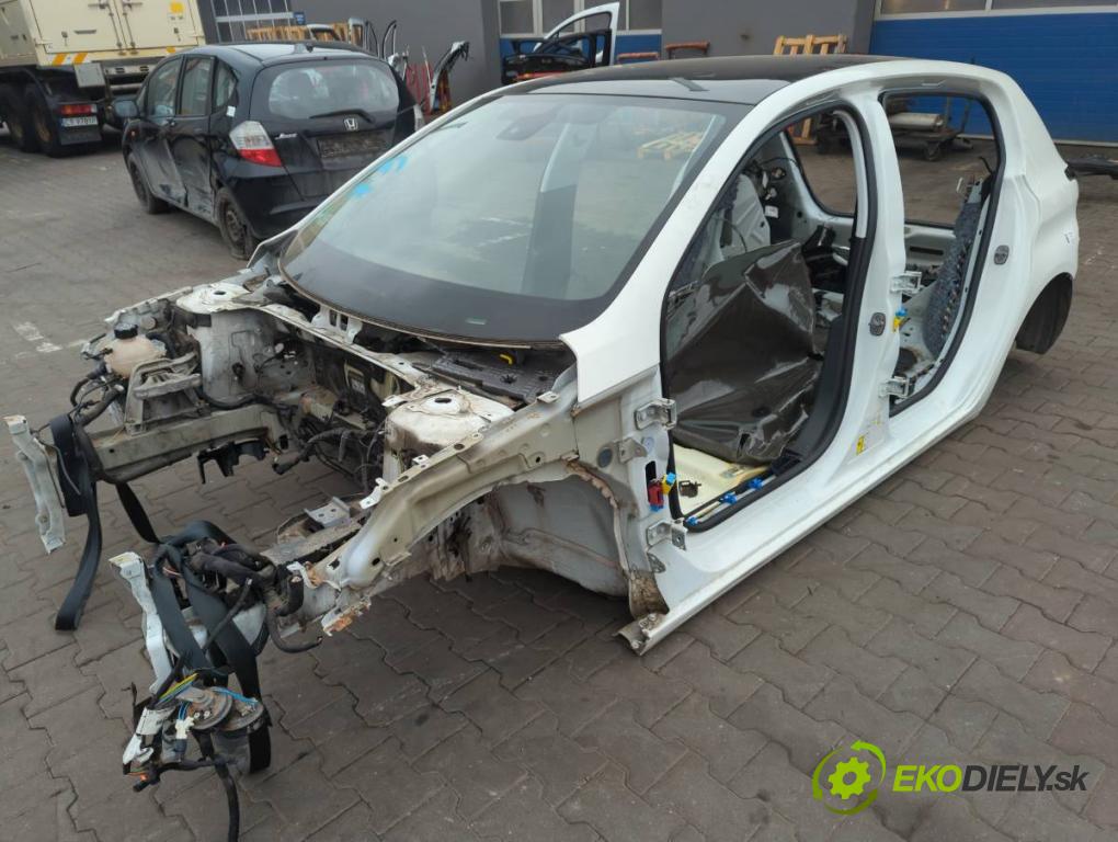 PEUGEOT 308 II (LB_, LP_, LW_, LH_, L3_) 2013 - 2021    1.6 THP 125 92 kW [125 KM] benzyna 2013 - 2021  KAROSERIA ČTVRŤÁK blatník zadní část levý pravý práh střecha PODŁUŻNICA levý pravý