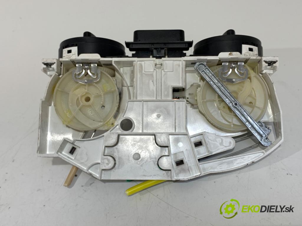 SEAT LEON (1M1) 1999 - 2006    1.4 16V 55 kW [75 KM] benzyna 1999 - 2006  Panel ovládania kúrenia 8L0819045A (Prepínač/spínač/tlačidlo a ovládač kúrenia)