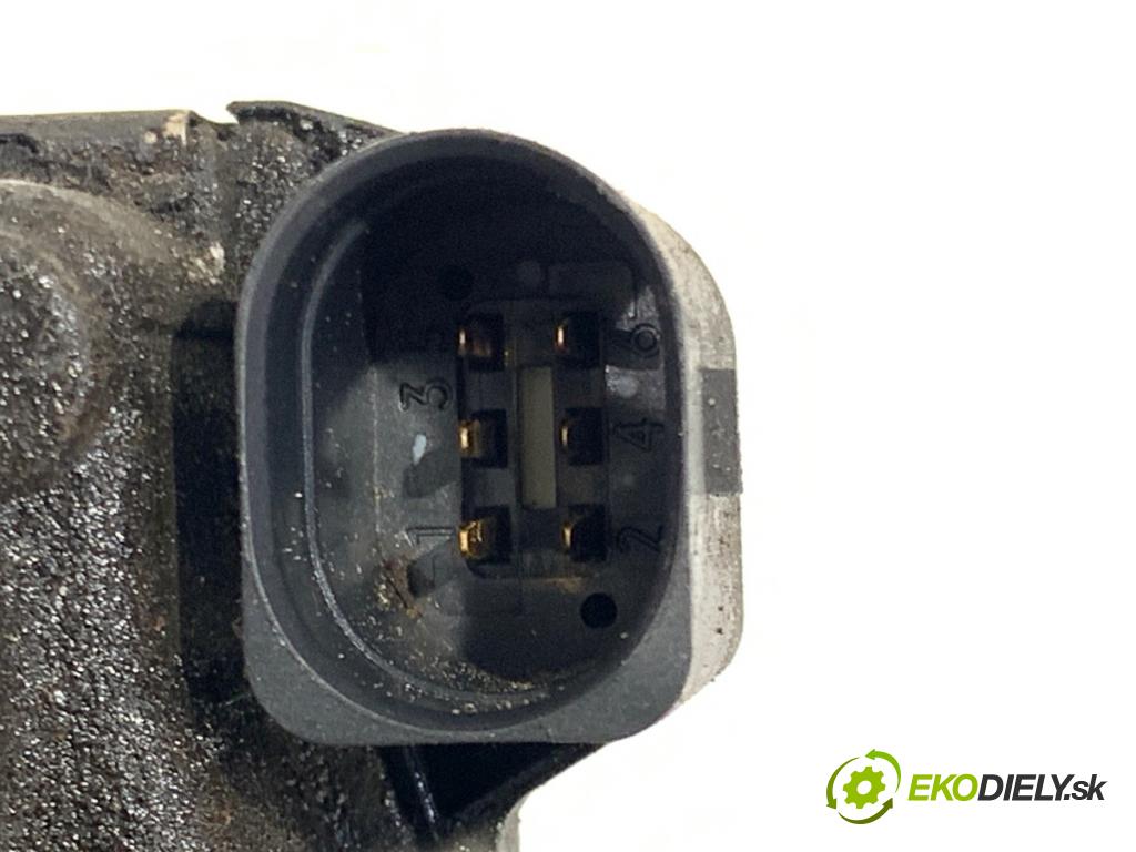 AUDI A4 B6 (8E2) 2000 - 2005    2.0 96 kW [130 KM] benzyna 2000 - 2004  Škrtiaca klapka 06B133062H (Škrtiaca klapka)