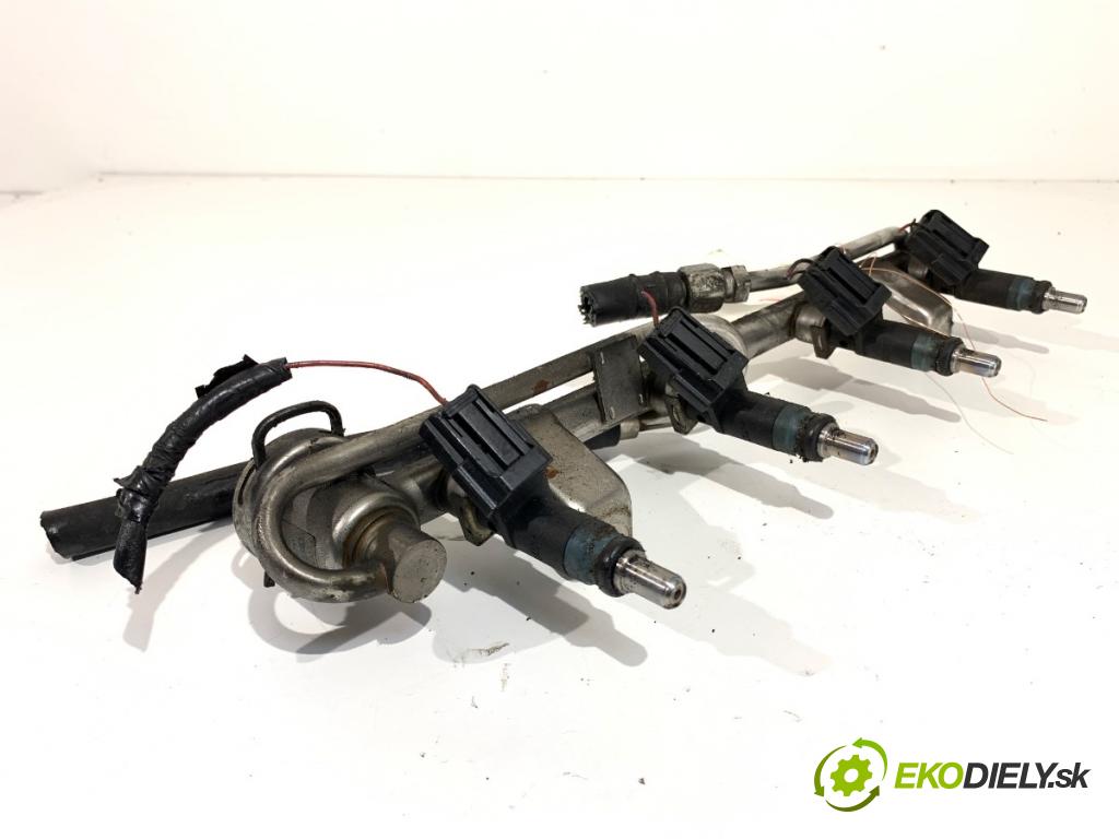 AUDI A4 B6 (8E2) 2000 - 2005    2.0 96 kW [130 KM] benzyna 2000 - 2004  Lišta vstrekovacia 058133681 06B133551K (Vstrekovacia lišta)