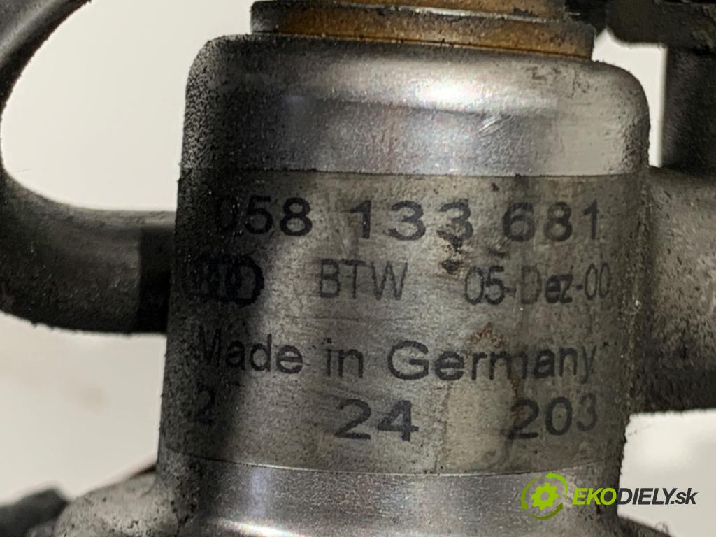 AUDI A4 B6 (8E2) 2000 - 2005    2.0 96 kW [130 KM] benzyna 2000 - 2004  Lišta vstrekovacia 058133681 06B133551K (Vstrekovacia lišta)