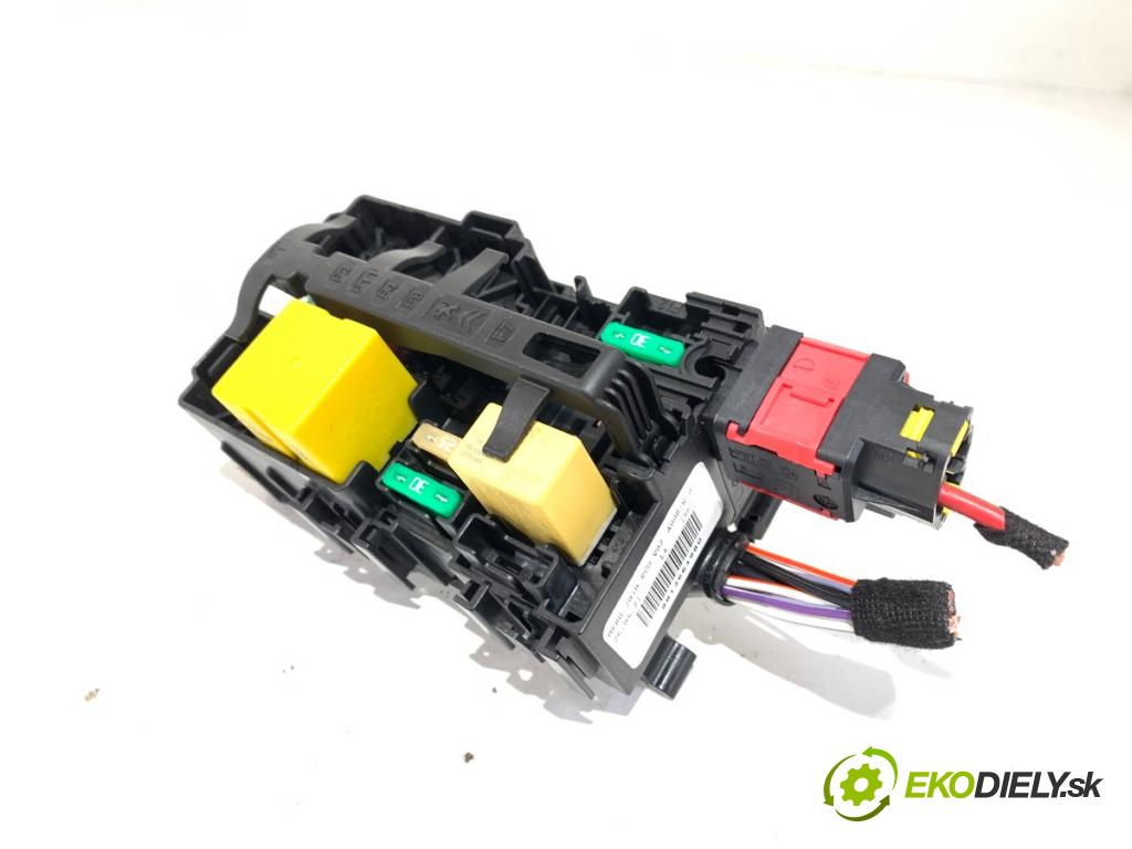 OPEL CROSSLAND X / CROSSLAND (P17, P2QO) 2017 - 2022    1.2 (75) 81 kW [110 KM] benzyna 2017 - 2022  skříňka poistková 9812661980 (Pojistkové skříňky)