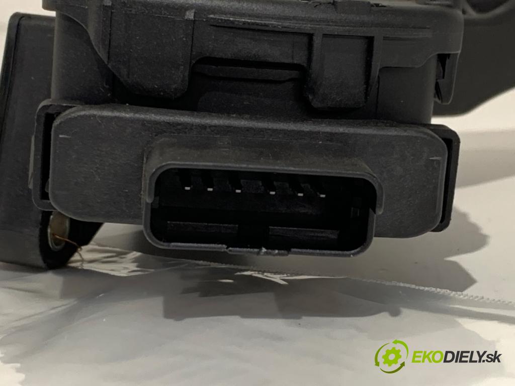 OPEL CROSSLAND X / CROSSLAND (P17, P2QO) 2017 - 2022    1.2 (75) 81 kW [110 KM] benzyna 2017 - 2022  Potenciometer plynu 9671433780 (Pedál)