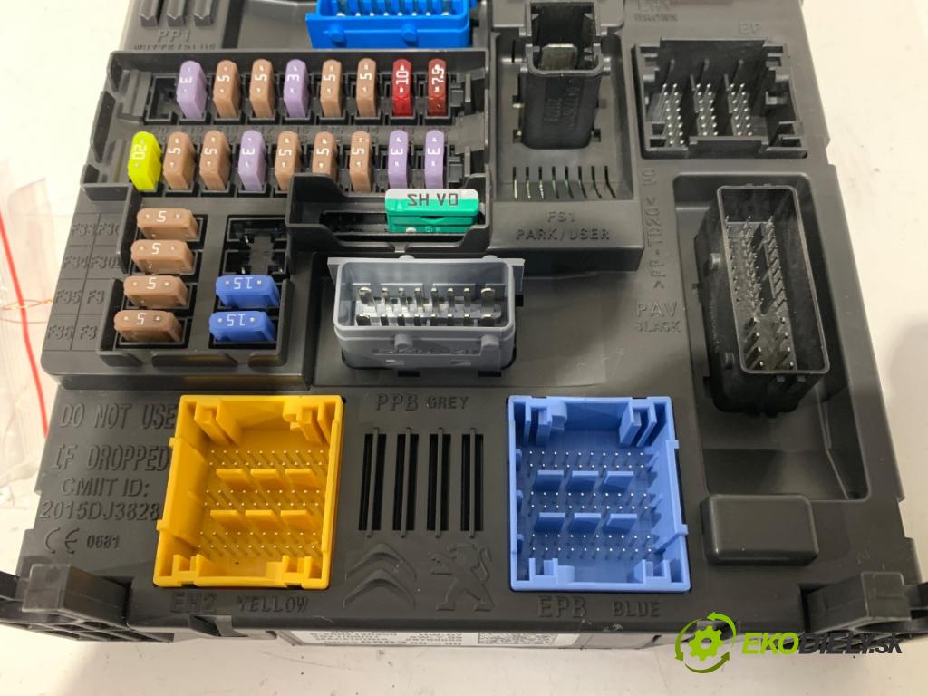 OPEL CROSSLAND X / CROSSLAND (P17, P2QO) 2017 - 2022    1.2 (75) 81 kW [110 KM] benzyna 2017 - 2022  modul BSI 9832880280 (Pojistkové skříňky)