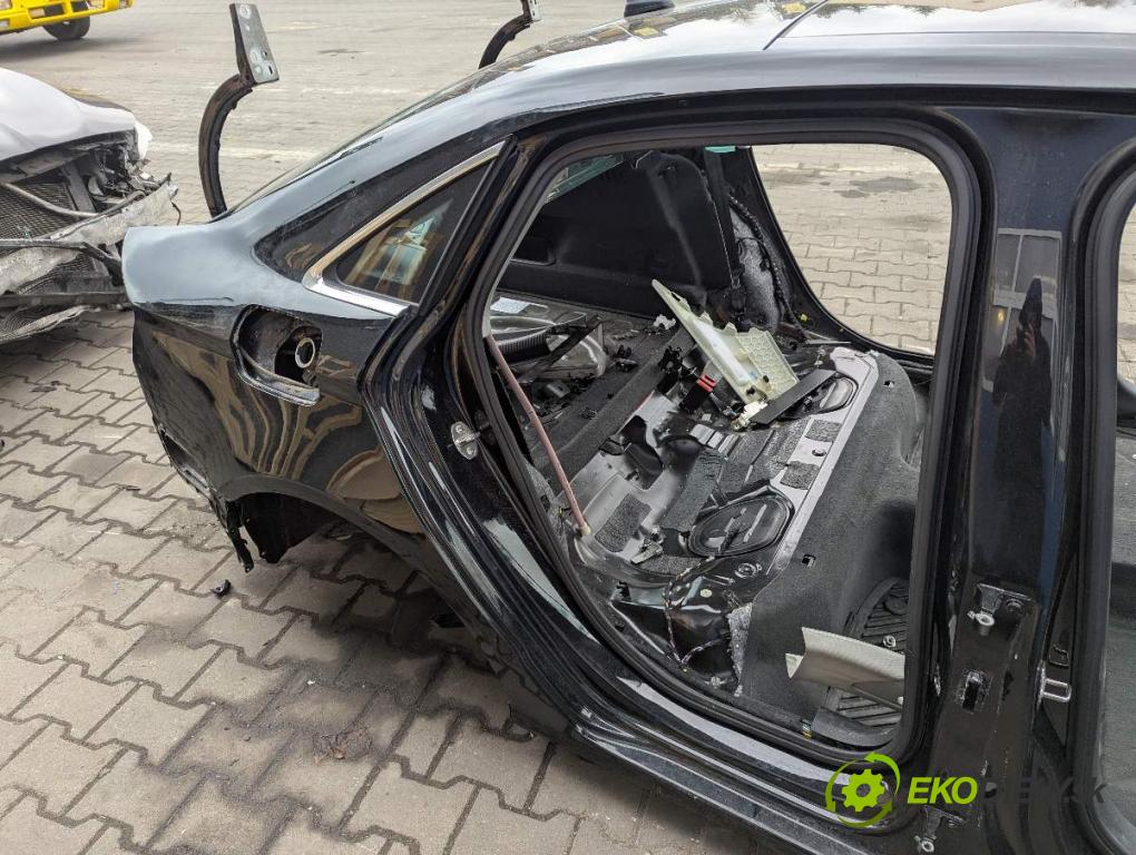 AUDI A3 (8V1, 8VK) 2012 - 2020    2.0 TFSI 140 kW [190 KM] benzyna 2016 - 2017  KAROSERIA ČTVRŤÁK blatník zadní část levý pravý práh střecha PODŁUŻNICA levý pravý