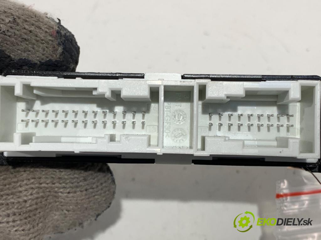 AUDI A3 (8V1, 8VK) 2012 - 2020    2.0 TFSI 140 kW [190 KM] benzyna 2016 - 2017  Modul PDC 5Q0919294K (Riadiaca jednotka ostatné)