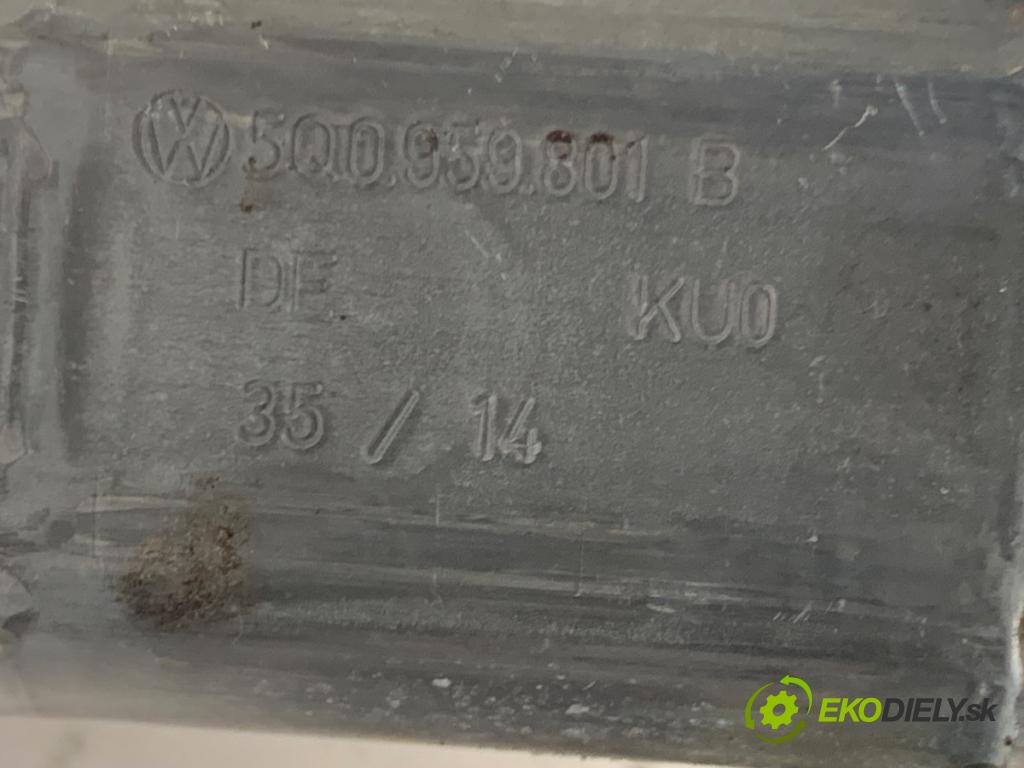 AUDI A3 (8V1, 8VK) 2012 - 2020    2.0 TFSI 140 kW [190 KM] benzyna 2016 - 2017  mechanismus okna pravý přední část 8V4837462