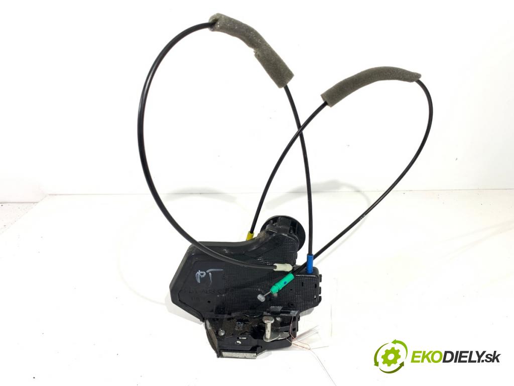 TOYOTA COROLLA Verso (ZER_, ZZE12_, R1_) 2004 - 2009    2.2 D-4D (AUR10_) 100 kW [136 KM] olej napędowy 2005 - 2009  zámok dveře pravý zadní část 