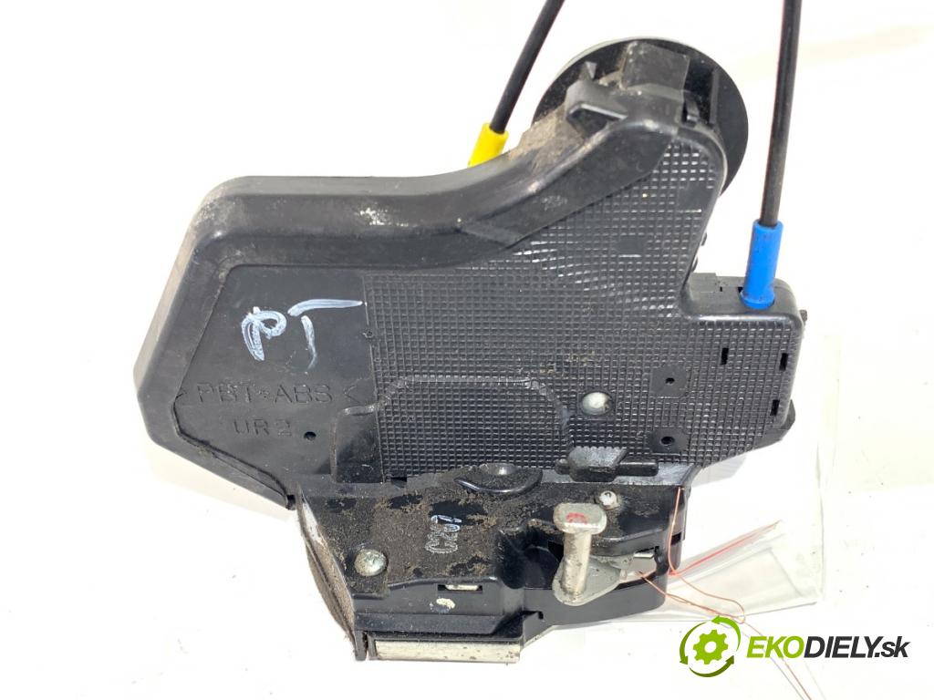 TOYOTA COROLLA Verso (ZER_, ZZE12_, R1_) 2004 - 2009    2.2 D-4D (AUR10_) 100 kW [136 KM] olej napędowy 2005 - 2009  zámok dveře pravý zadní část
