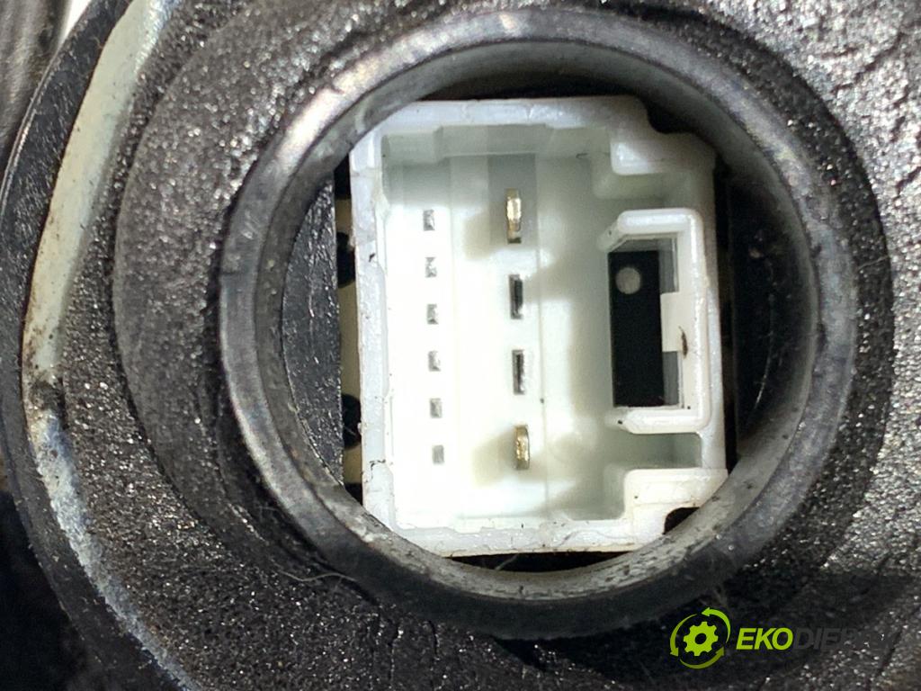 TOYOTA COROLLA Verso (ZER_, ZZE12_, R1_) 2004 - 2009    2.2 D-4D (AUR10_) 100 kW [136 KM] olej napędowy 2005 - 2009  zámok dveře pravý zadní část