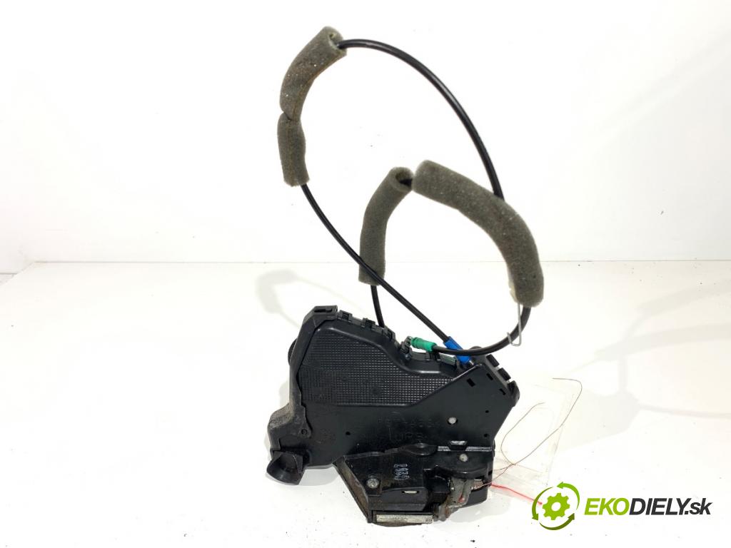 TOYOTA COROLLA Verso (ZER_, ZZE12_, R1_) 2004 - 2009    2.2 D-4D (AUR10_) 100 kW [136 KM] olej napędowy 2005 - 2009  zámok dveře pravý přední část 