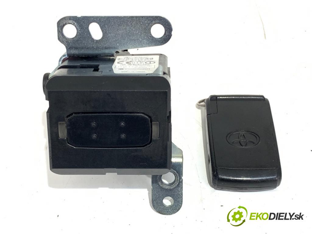 TOYOTA COROLLA Verso (ZER_, ZZE12_, R1_) 2004 - 2009    2.2 D-4D (AUR10_) 100 kW [136 KM] olej napędowy 2005 - 2009  spinačka  (Spínacia skrinka)