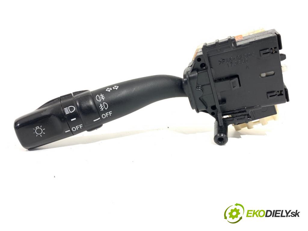 TOYOTA COROLLA Verso (ZER_, ZZE12_, R1_) 2004 - 2009    2.2 D-4D (AUR10_) 100 kW [136 KM] olej napędowy 2005 - 2009  Prepínač smeroviek 84140-105110 (Prepínač/spínač/tlačidlo a ovládač kúrenia)