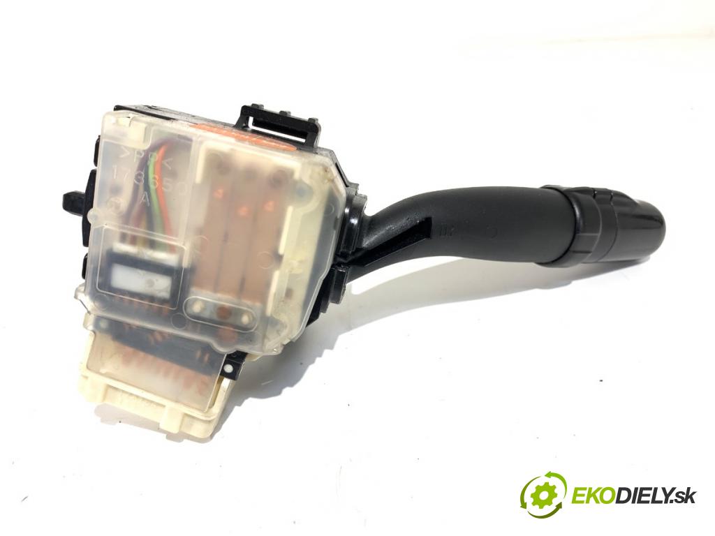 TOYOTA COROLLA Verso (ZER_, ZZE12_, R1_) 2004 - 2009    2.2 D-4D (AUR10_) 100 kW [136 KM] olej napędowy 2005 - 2009  Prepínač smeroviek 84140-105110 (Prepínač/spínač/tlačidlo a ovládač kúrenia)