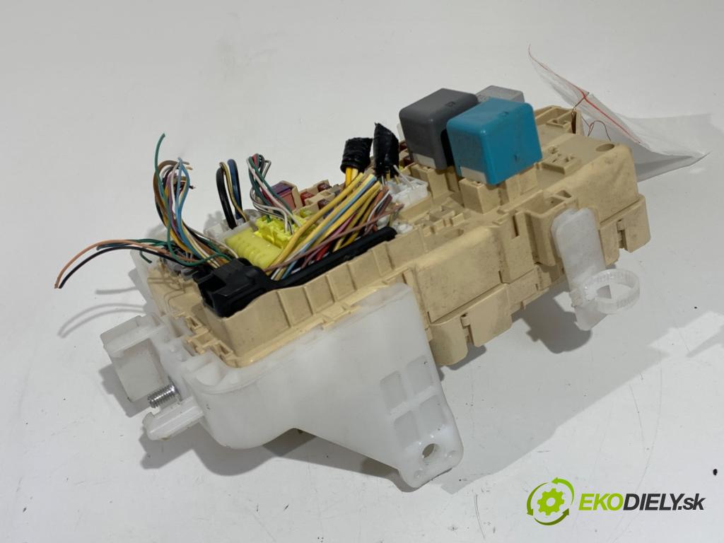 TOYOTA COROLLA Verso (ZER_, ZZE12_, R1_) 2004 - 2009    2.2 D-4D (AUR10_) 100 kW [136 KM] olej napędowy 2005 - 2009  modul BSI 89221-8F838 (Pojistkové skříňky)