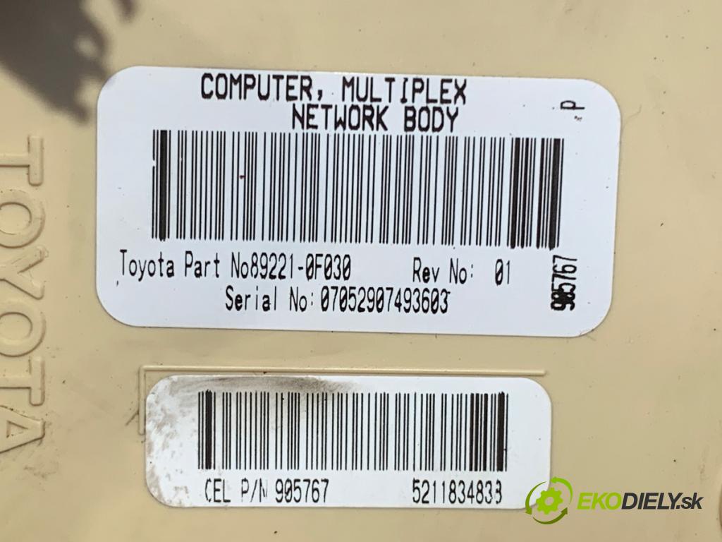 TOYOTA COROLLA Verso (ZER_, ZZE12_, R1_) 2004 - 2009    2.2 D-4D (AUR10_) 100 kW [136 KM] olej napędowy 2005 - 2009  modul BSI 89221-8F838 (Pojistkové skříňky)